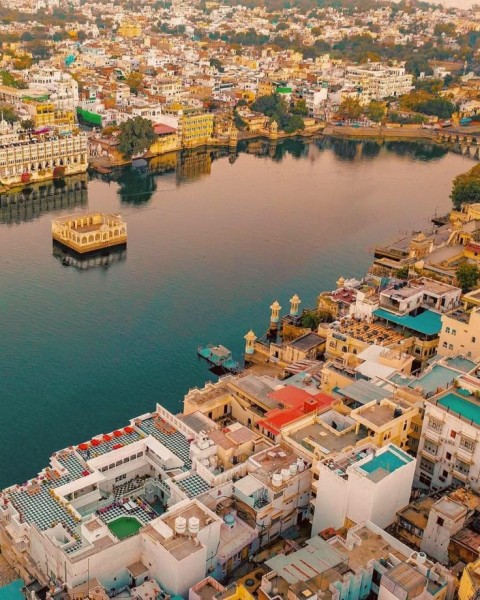 UDAIPUR : THE CITY OF LAKE EXPERIENCES (R/02/B)